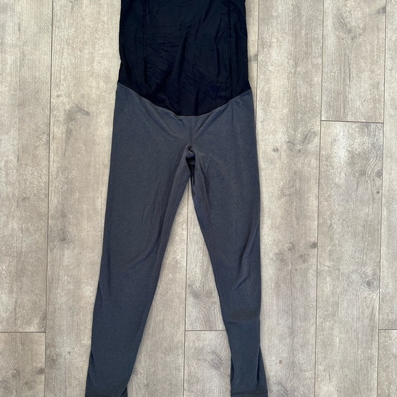 Isabel maternity athletic leggings 
Size xs - Picture 3 of 12